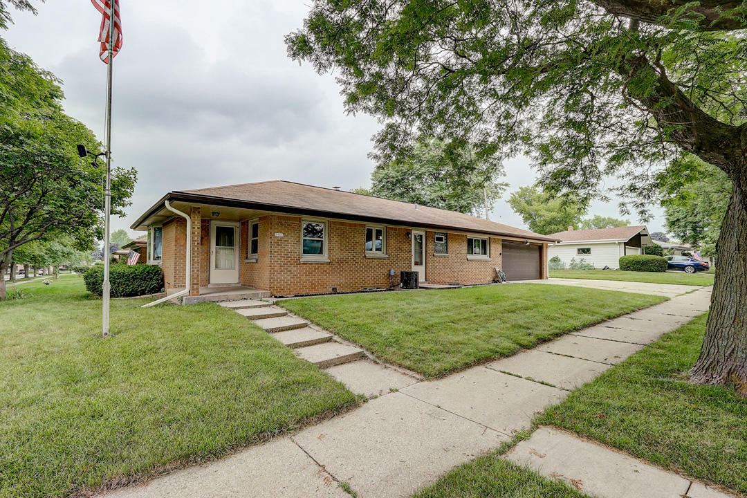 Property Photo:  2445 S 96th St  WI 53227 