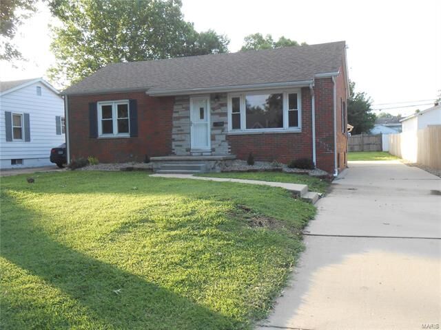 Property Photo: 3012 Iowa Street 62040