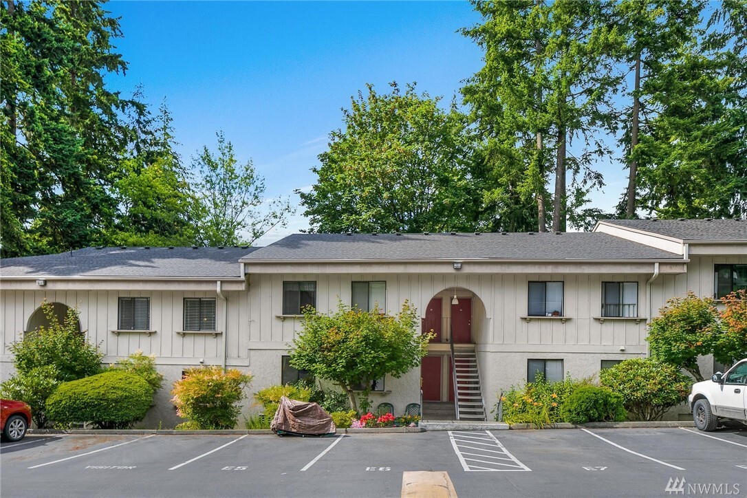 Property Photo: 12700 NE 116th Street E-6 WA 98034