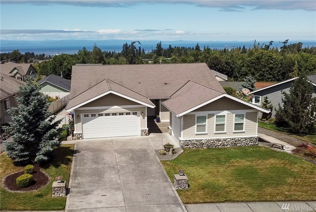 Property Photo: 1305 Rook Dr WA 98362