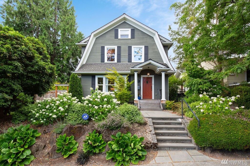 Property Photo:  2737  33rd Avenue S  WA 98144 