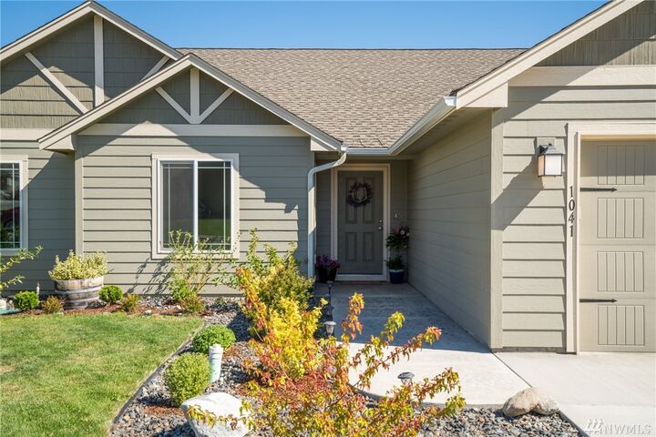 1041  Sunny Brooke Lane  Chelan WA 98816 photo