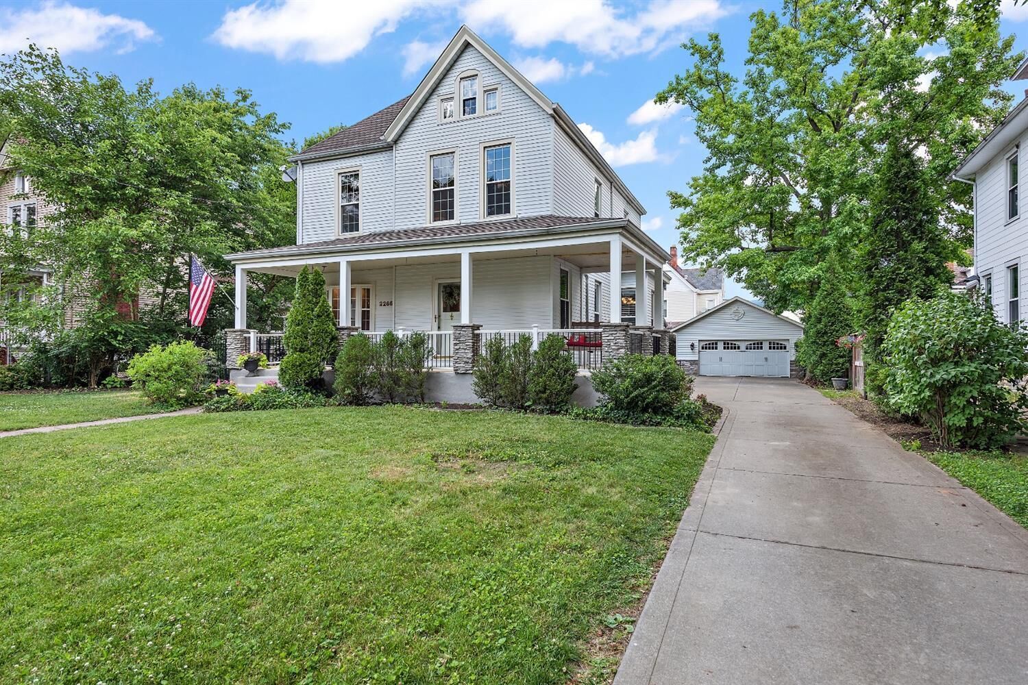 Property Photo:  