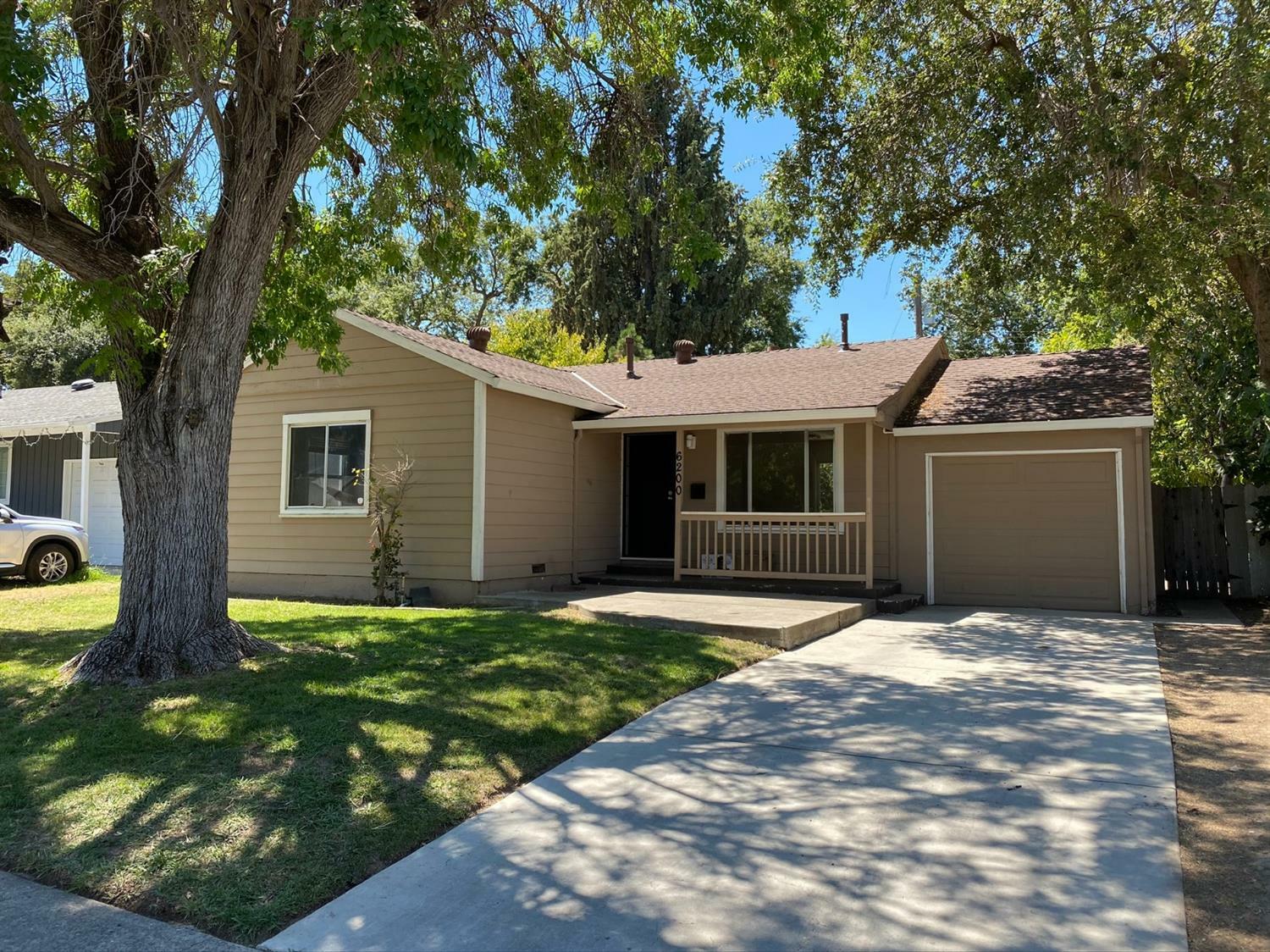 Property Photo:  6200 Belleau Wood Lane  CA 95822 