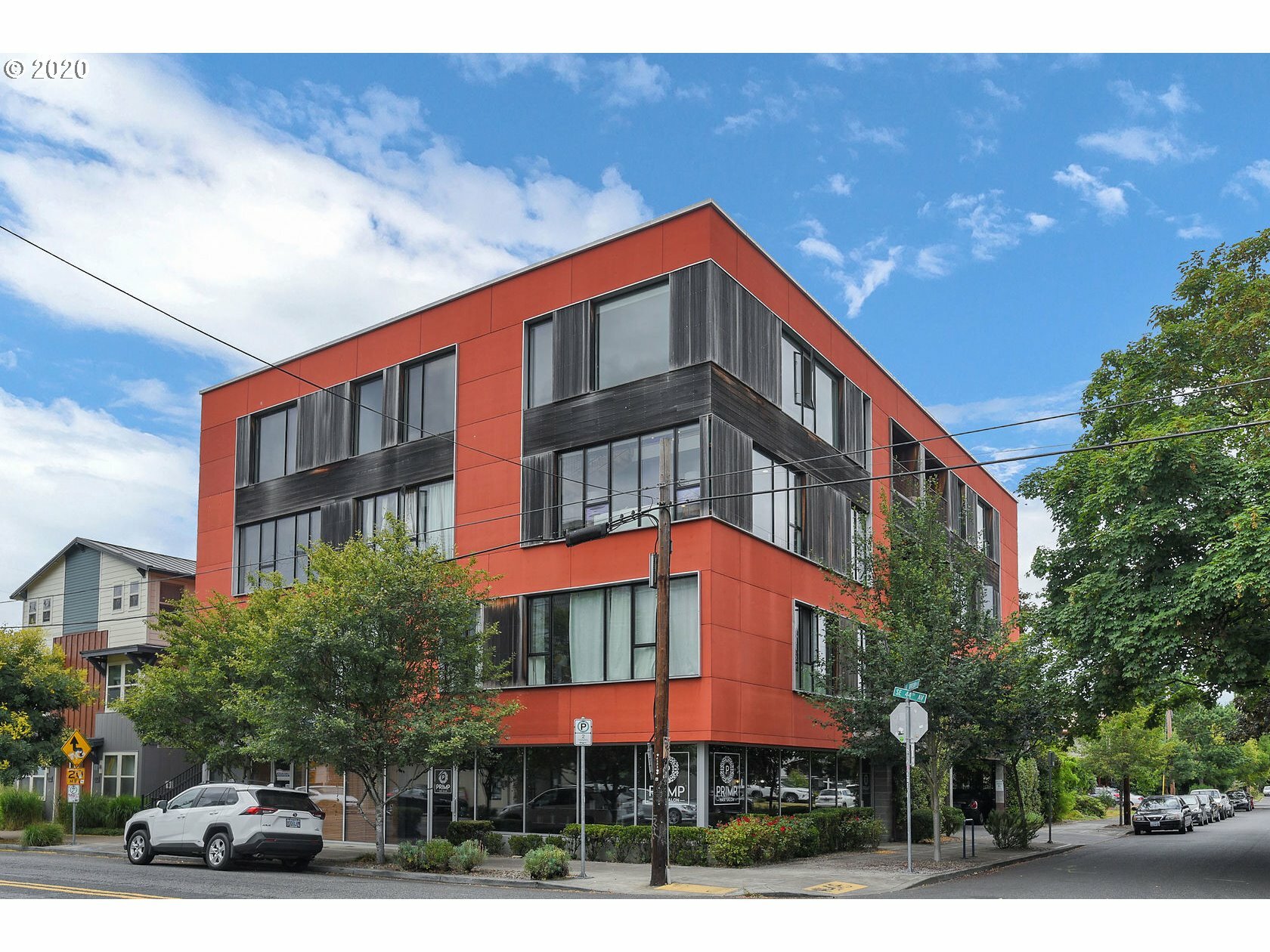 Property Photo:  2373 SE 44th Ave 305  OR 97215 