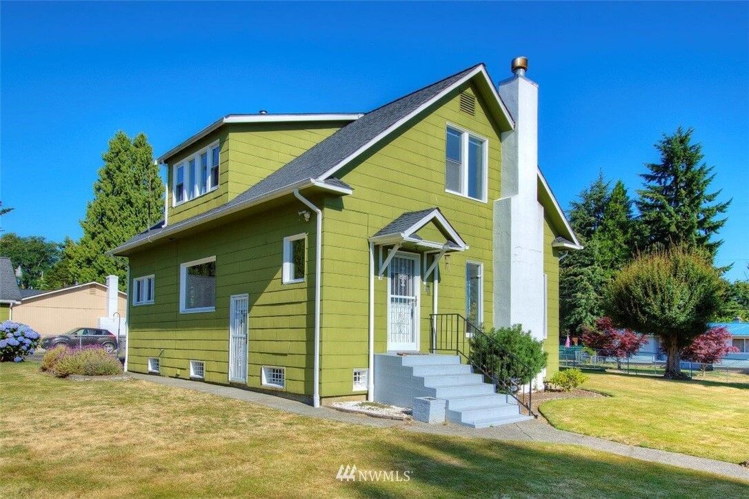 Property Photo: 13505 32nd Avenue S WA 98168
