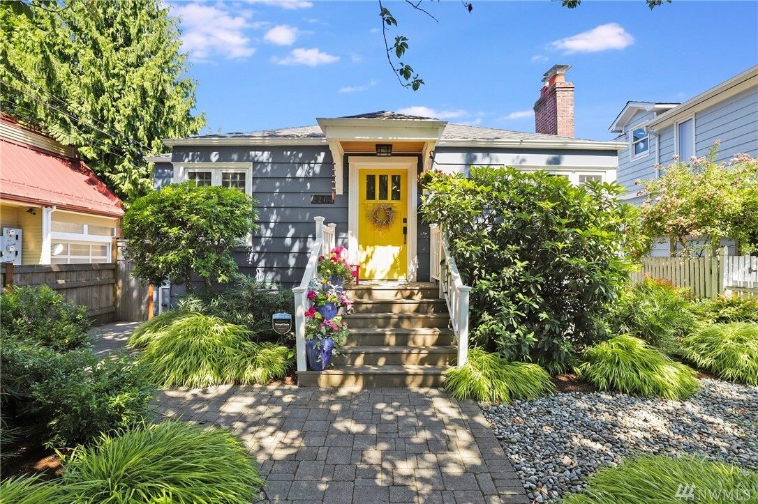 Property Photo: 2264 N 56th Street WA 98103