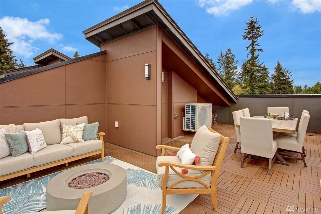 Property Photo: 5501 240th St SW E WA 98043