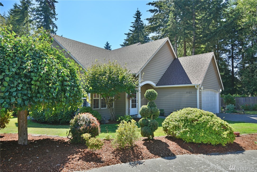 Property Photo: 1923 NE Ridgewood Court WA 98370