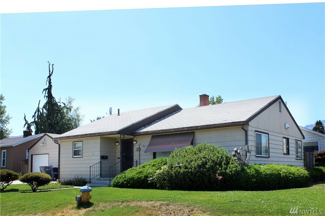 Property Photo: 1022 Yale Ave WA 98801