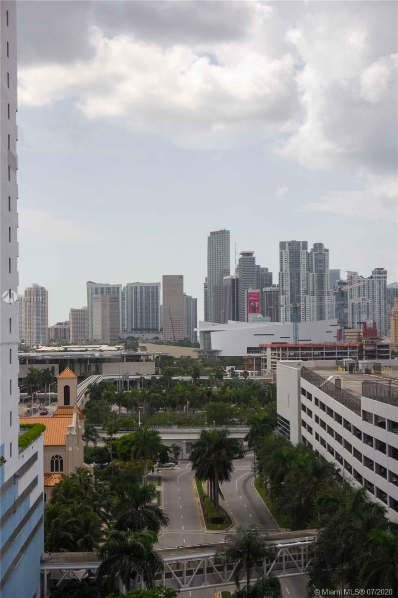 Property Photo:  1750 N Bayshore Dr 1208  FL 33132 