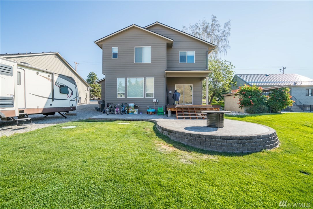 Property Photo: 820 Highline Dr WA 98802