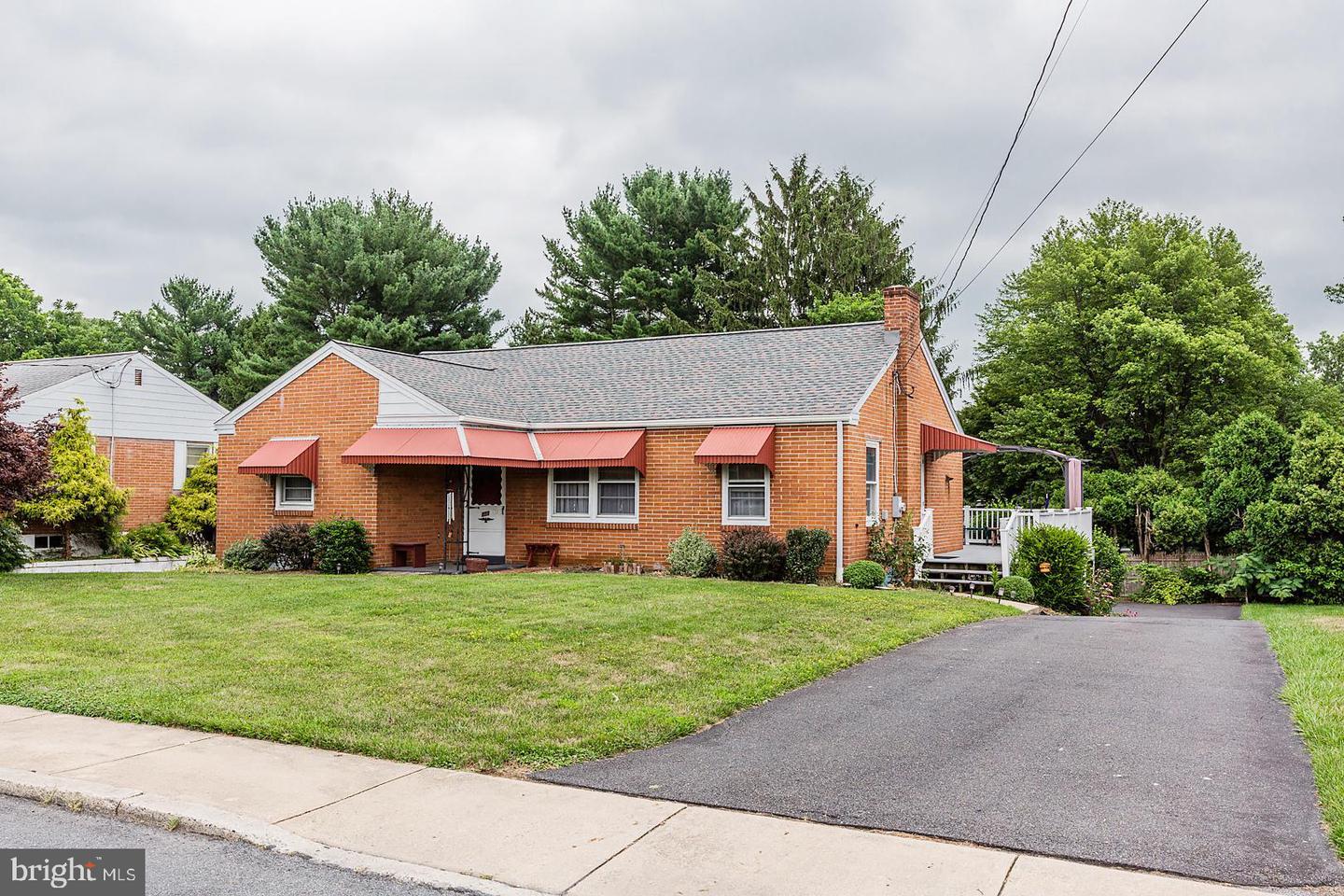 Property Photo: 221 S 8th Street PA 17501