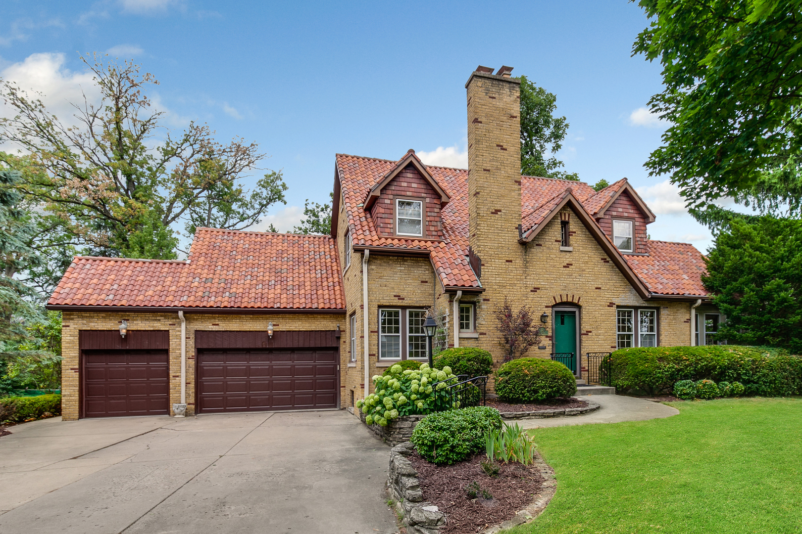 Property Photo: 728 Westgate Road IL 60015