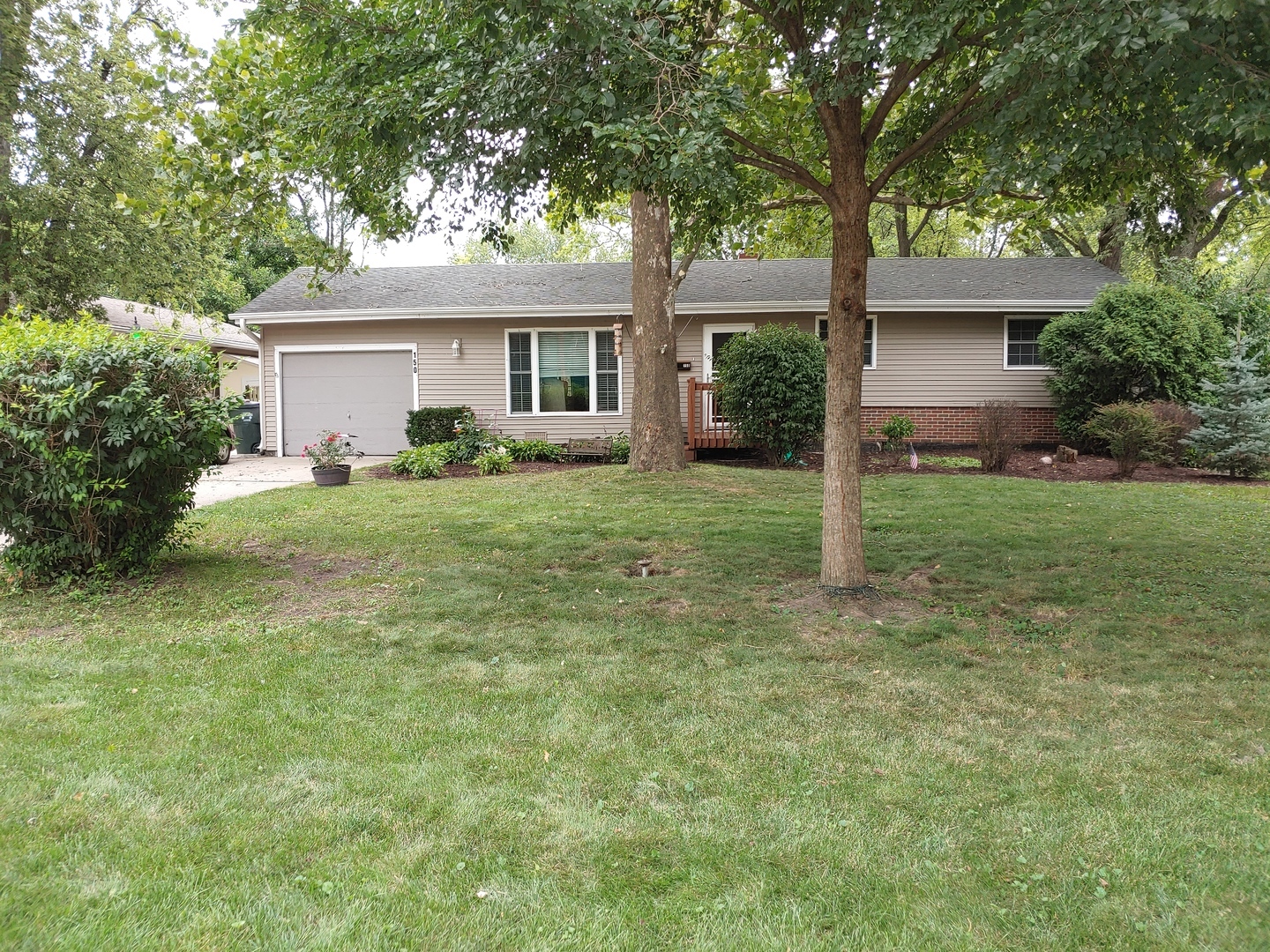 Property Photo:  150 Arrowhead Trail  IL 60188 