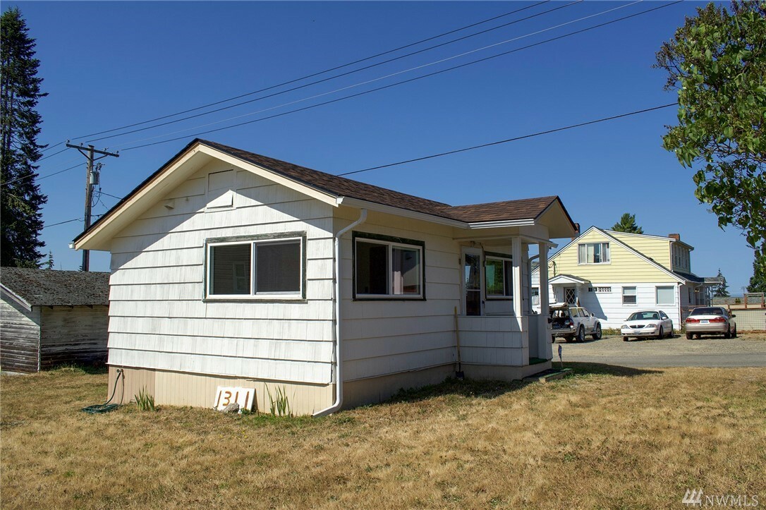 Property Photo:  1311 W 10th  WA 98363 