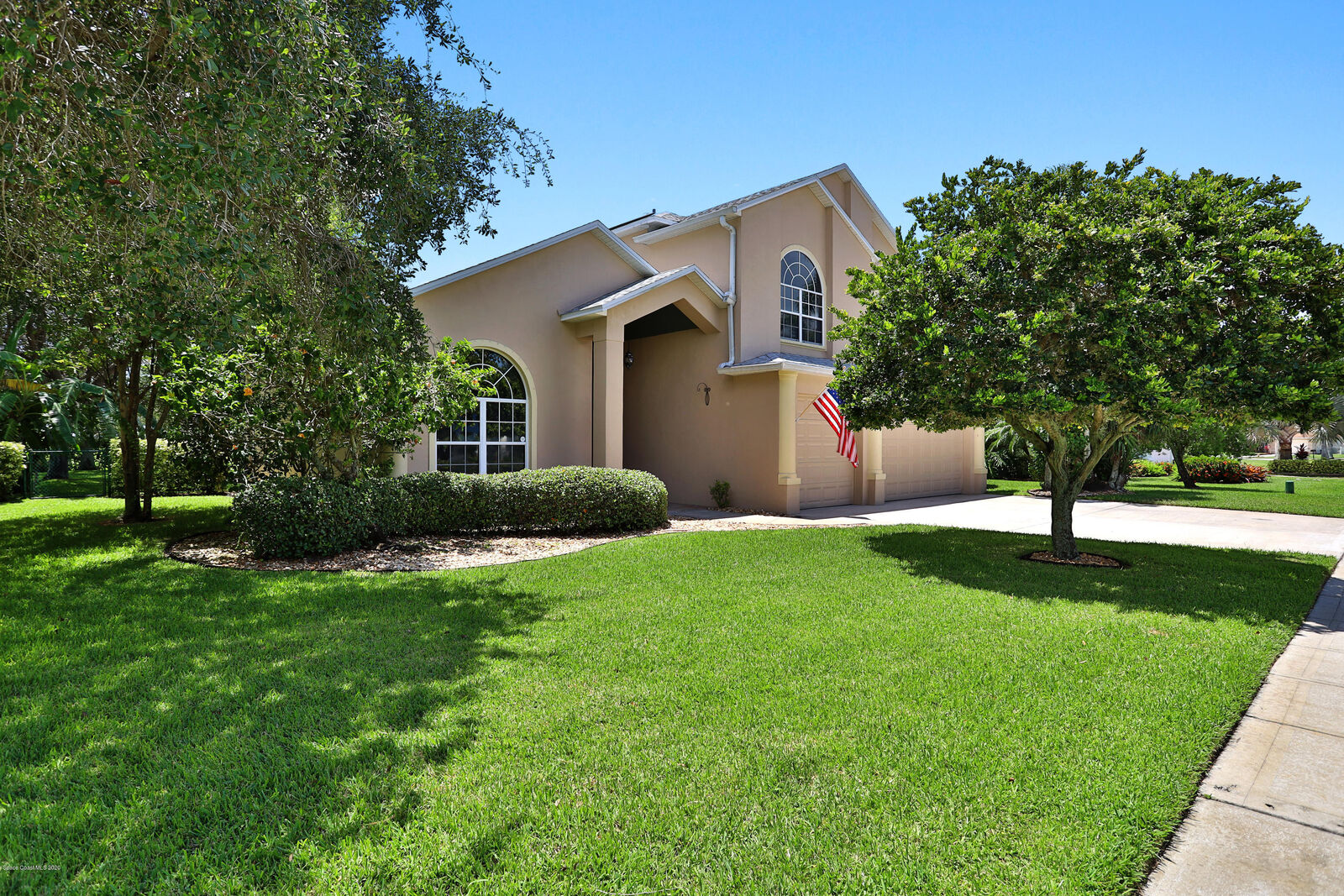 Property Photo: 3890 Savannahs Trail FL 32953