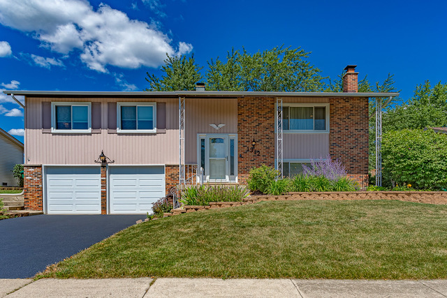 Property Photo:  1312 Bradley Lane  IL 60007 