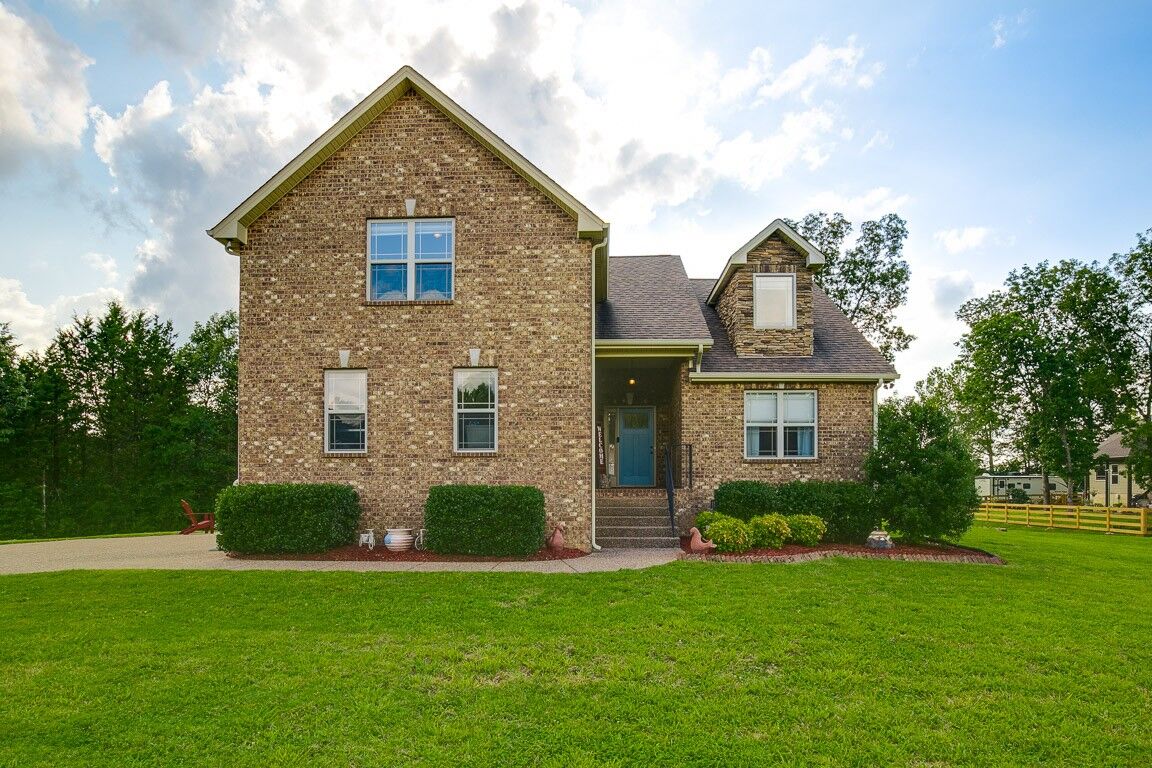 Property Photo: 337 Legends Pt TN 37090