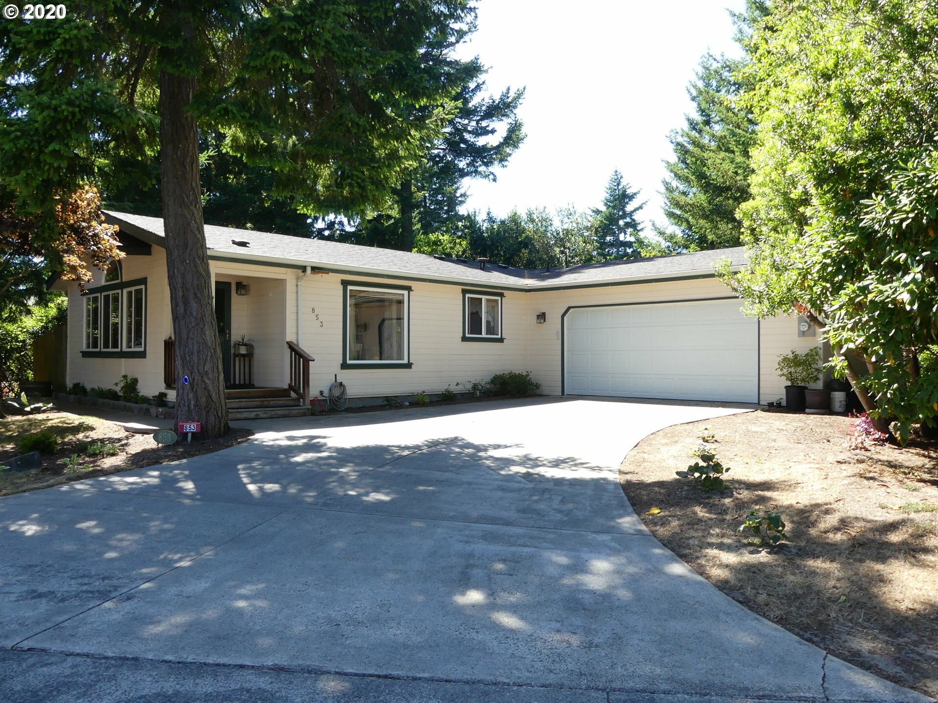 Property Photo:  853 Munsel Creek Loop  OR 97439 