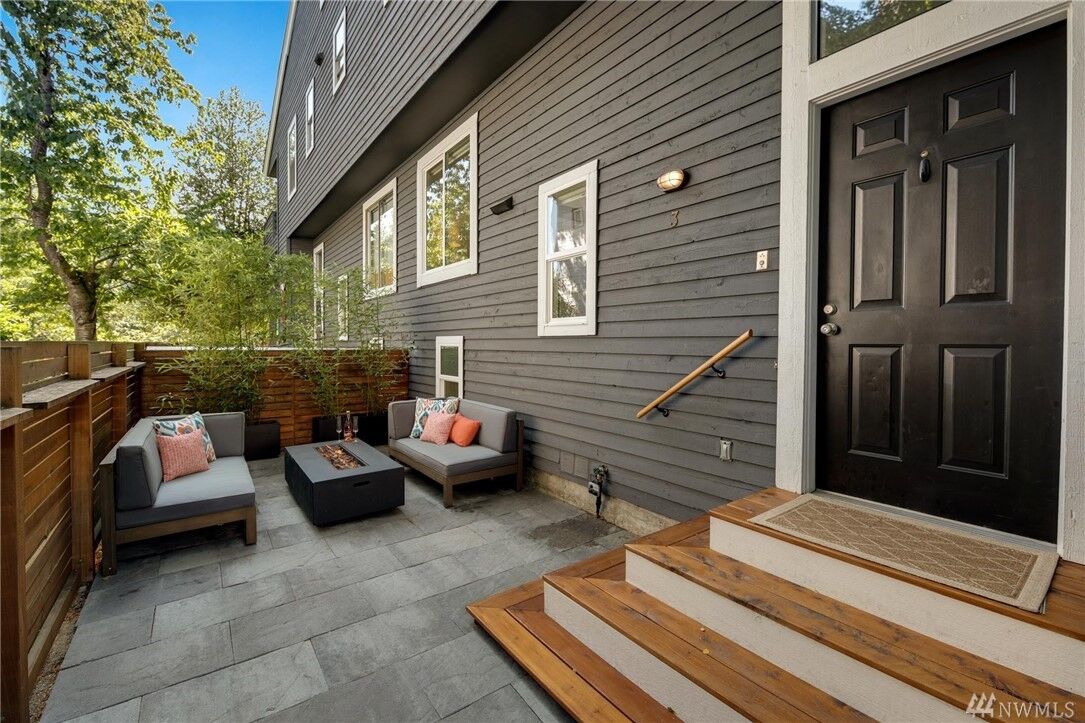 Property Photo: 1819 17th Avenue 3 WA 98122