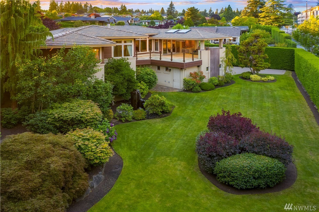 Property Photo:  903 Belfair Rd  WA 98004 