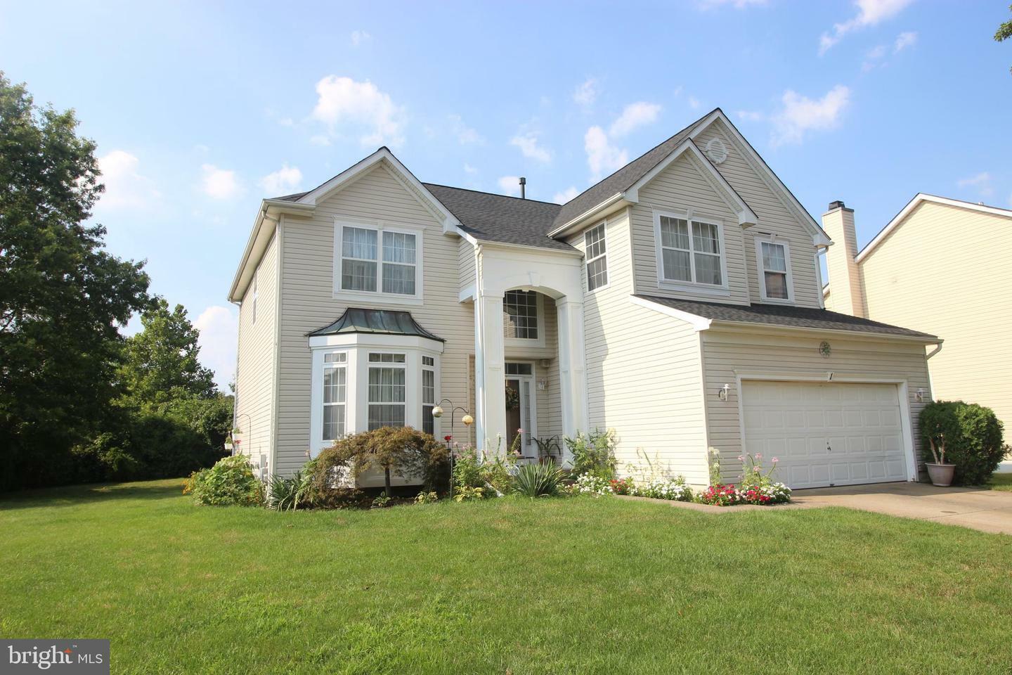 Property Photo:  1 Creekwood Drive  NJ 08505 