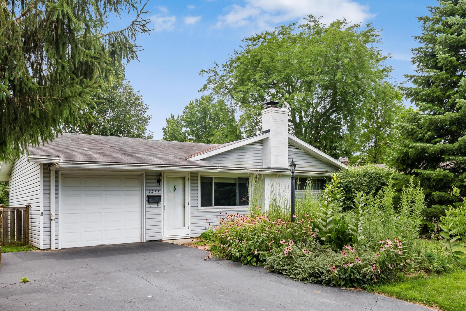 Property Photo: 2377 Bristol Road OH 43221