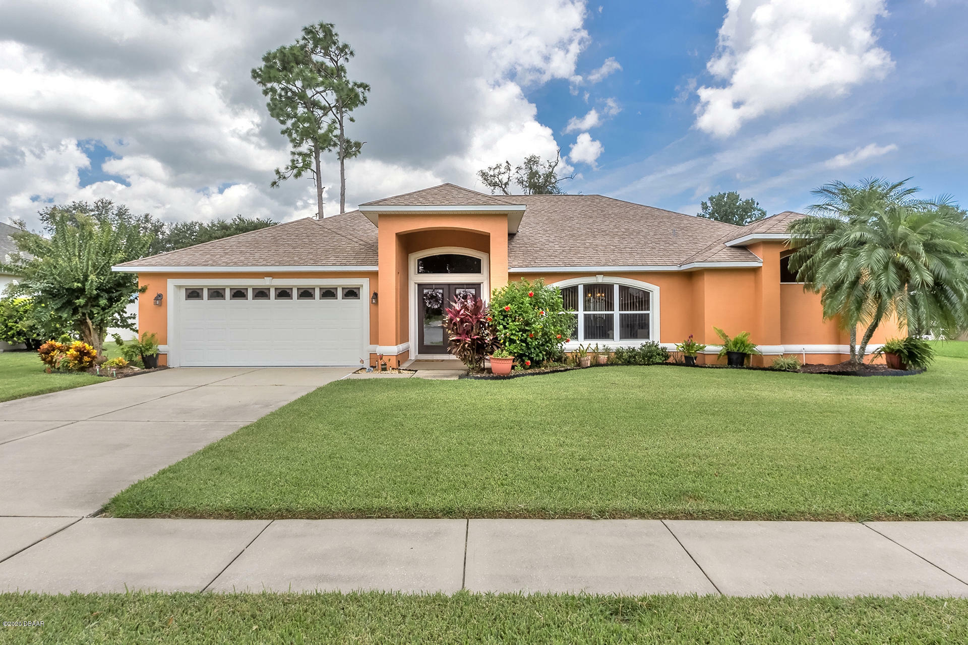 Property Photo:  6058 Sabal Hammock Circle  FL 32128 