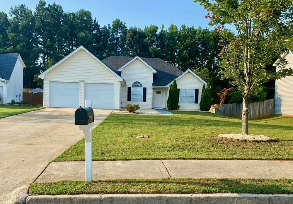 Property Photo: 484 Harvick Cir GA 30281