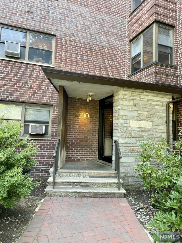 Property Photo:  400 Fairview Avenue 1F  NJ 07024 