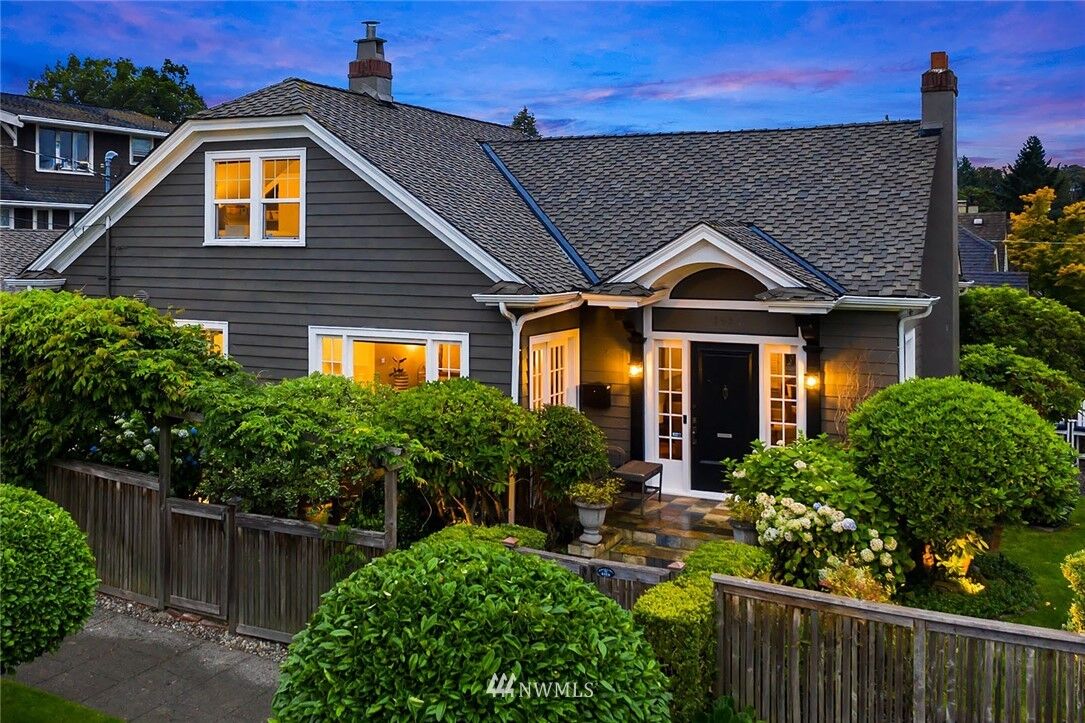 Property Photo:  103 W Raye Street  WA 98119 