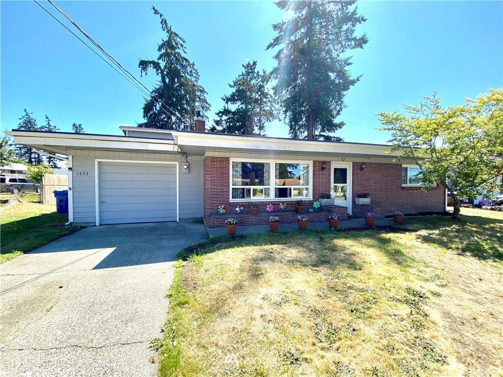 Property Photo: 1423 NE 5th Avenue WA 98277