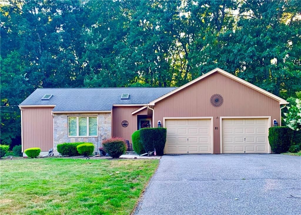 Property Photo:  81 Bakewell Ct  RI 02921 