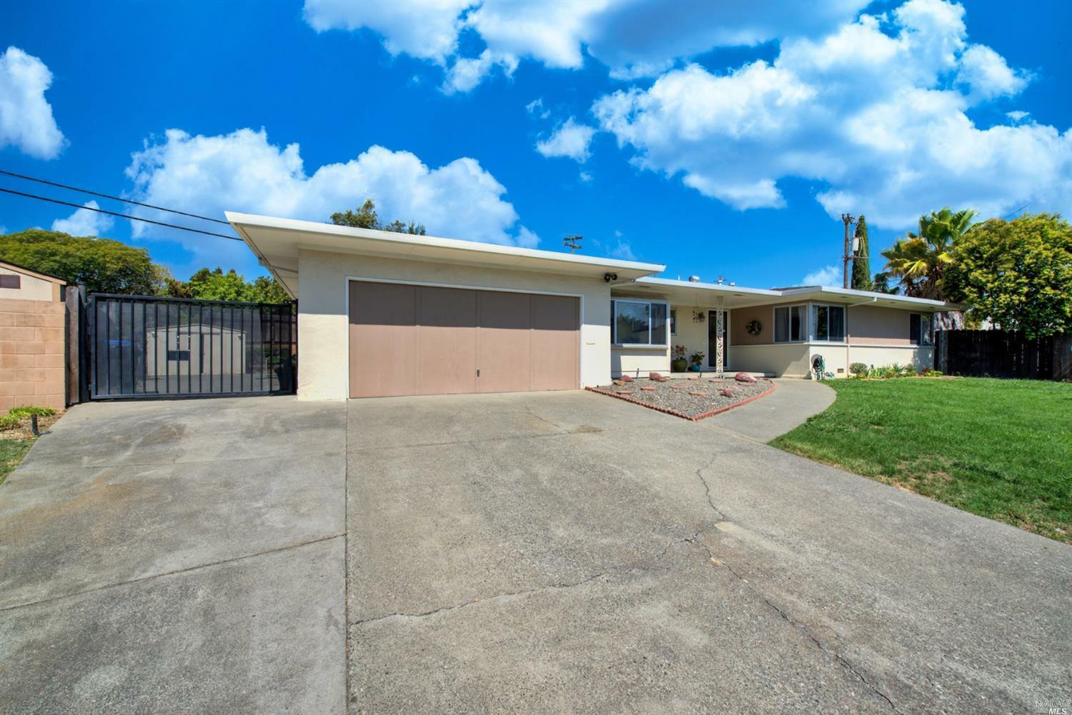 Property Photo: 1913 Sherwood Court CA 94533