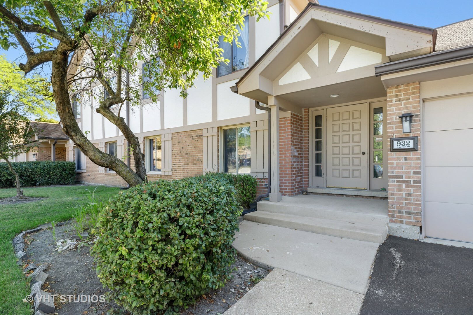 Property Photo:  932 Surrey Drive 2A  IL 60193 