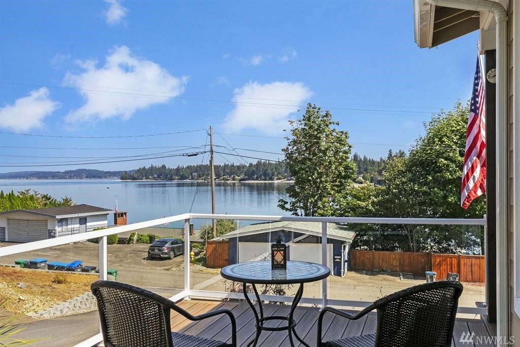 Property Photo:  1705 Shorewood Dr  WA 98312 