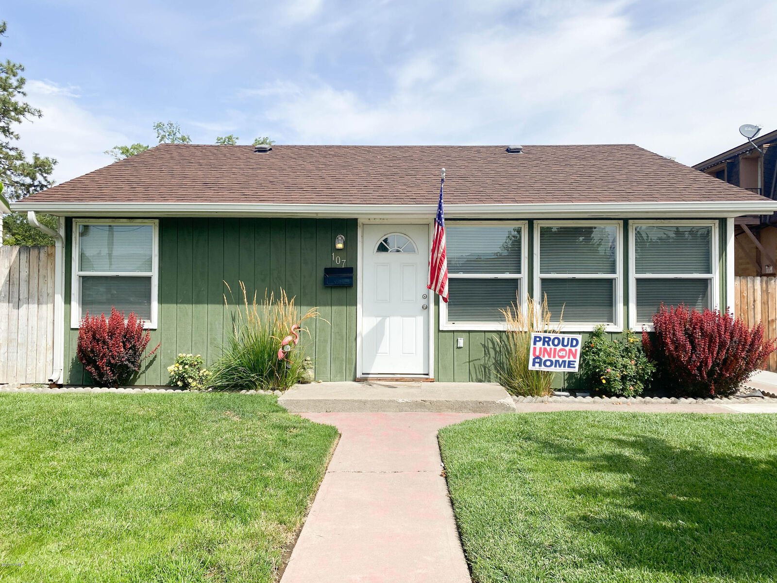 Property Photo:  107 W Fremont Ave  WA 98942 
