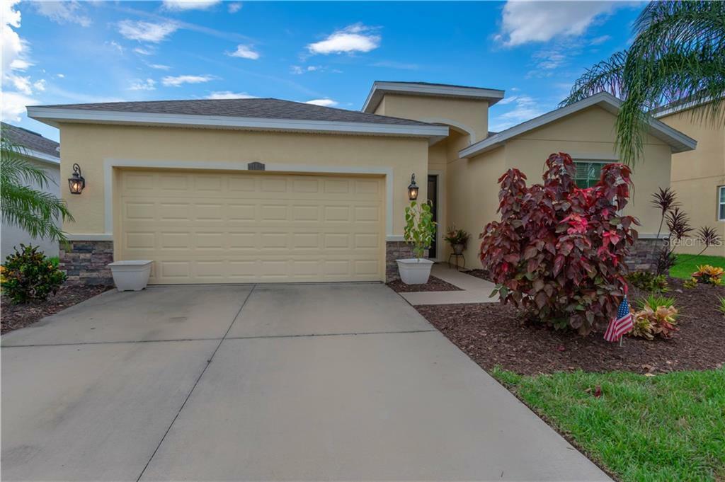 Property Photo:  11601 Warren Oaks Pl  FL 33578 