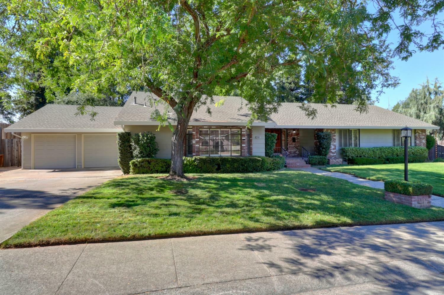 Property Photo:  5686 Rolling Oak Drive  CA 95841 