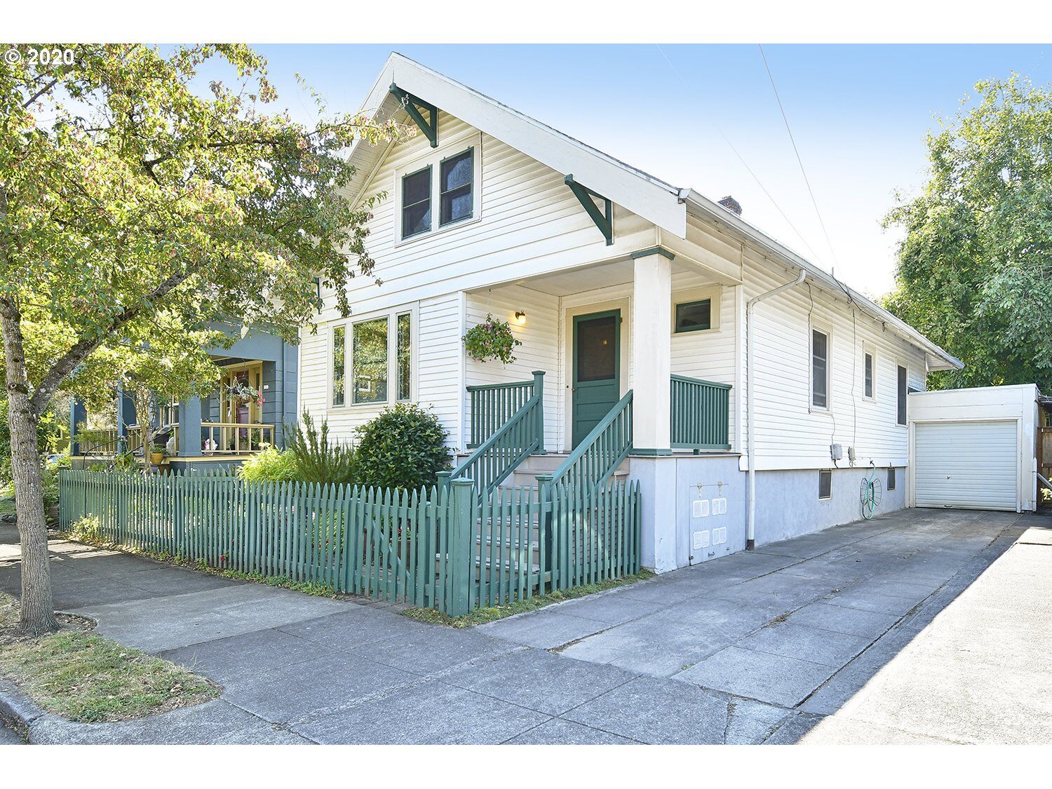 Property Photo: 721 SE 43rd Ave OR 97215