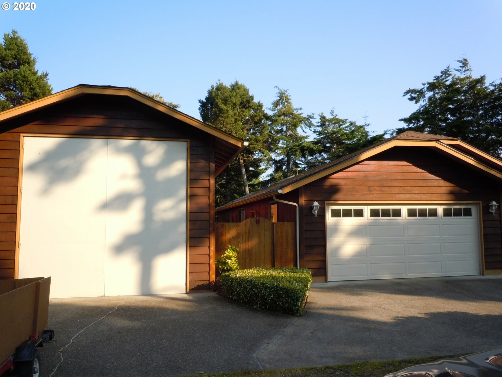 Property Photo: 4946 Oceana Dr OR 97439
