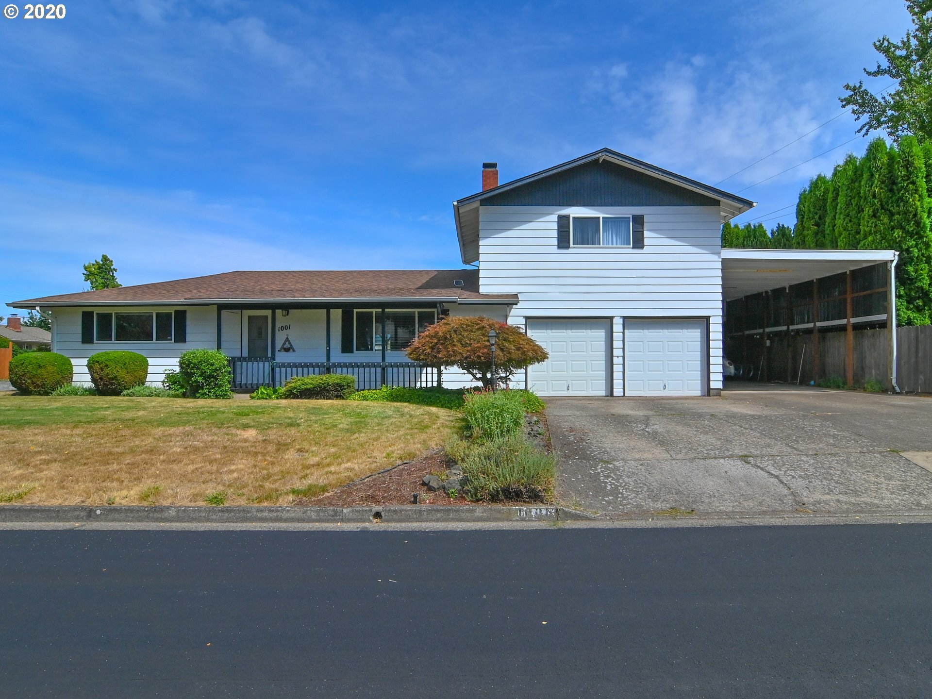 Property Photo:  1001 Saville Ave  OR 97404 