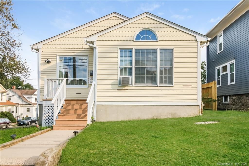Property Photo:  425 Summit Street  CT 06606 