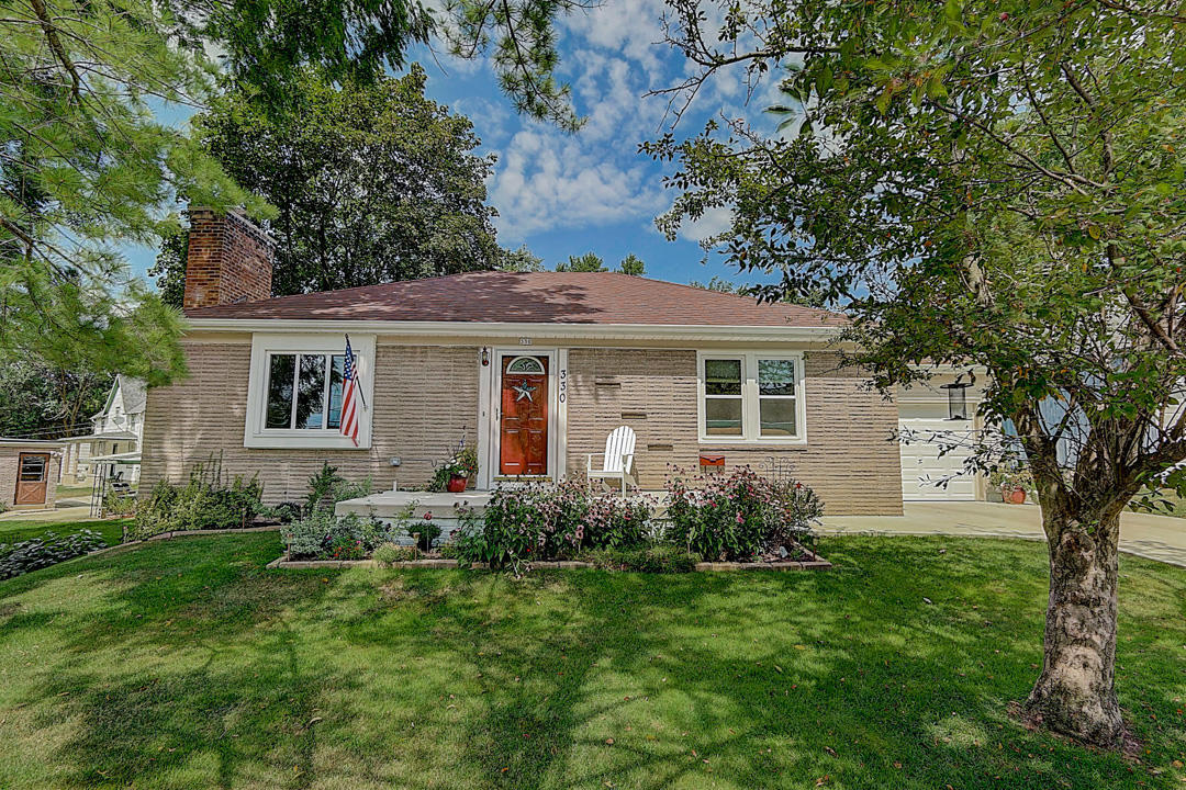 Property Photo: 330 High St WI 53027