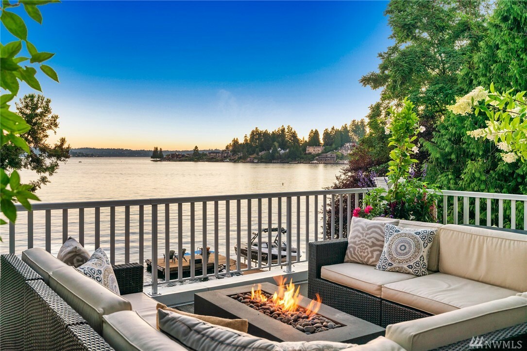 Property Photo:  9621 Lake Washington Blvd NE  WA 98004 