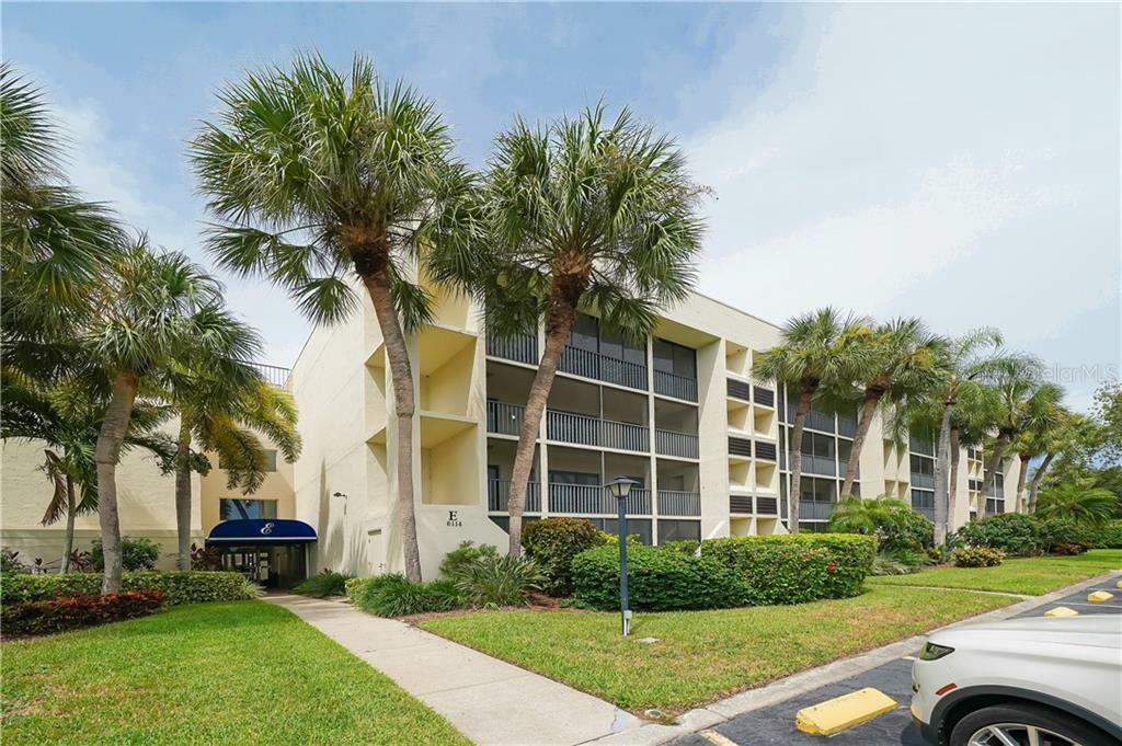 Property Photo: 6114 43rd Street W 306E FL 34210