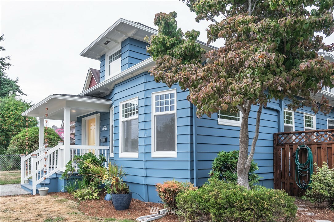 Property Photo:  1621 Wetmore Avenue  WA 98201 