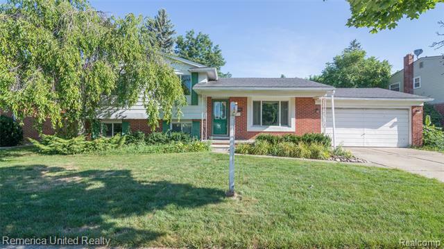 Property Photo:  30340 Oakview Street  MI 48154 