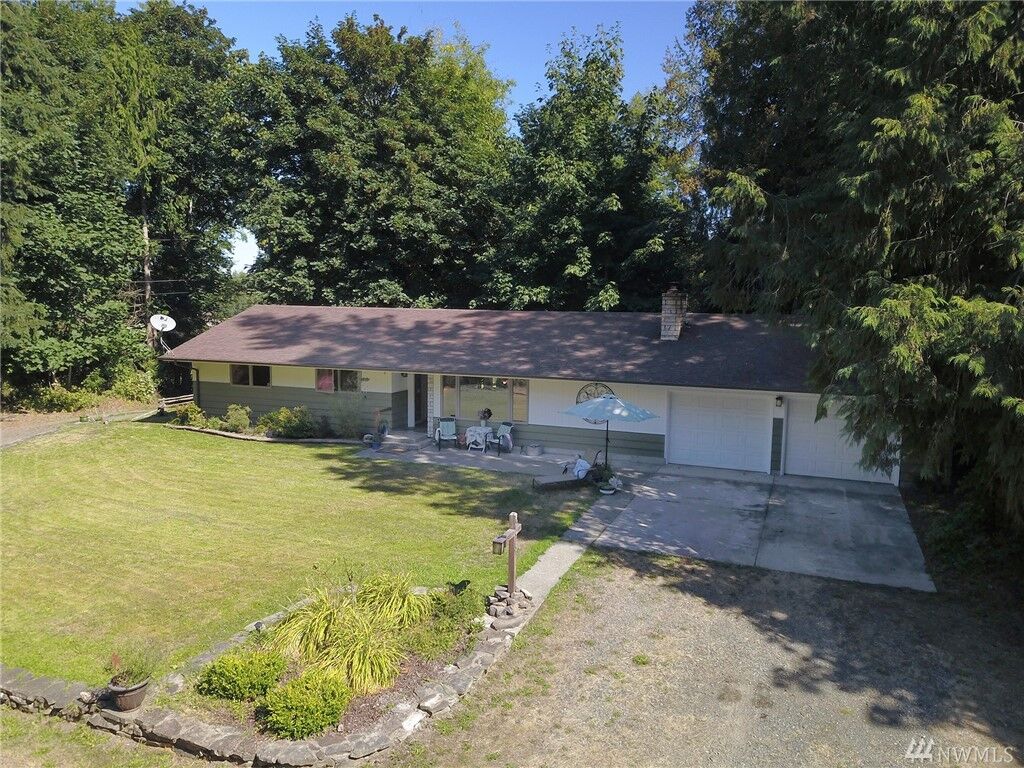 Property Photo: 215 Marsden Rd WA 98362